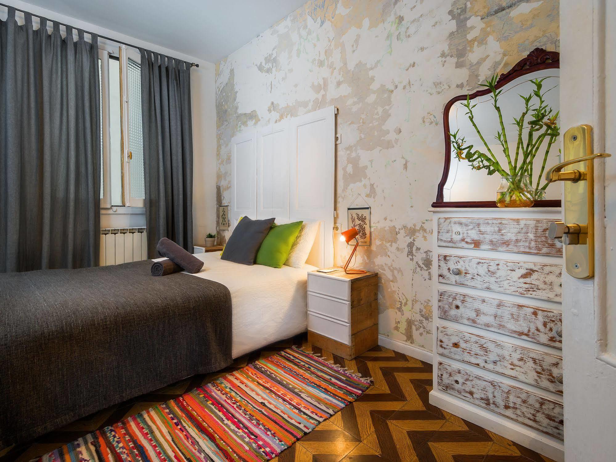 Off Beat Guesthouse - Self-Check-In - Sleep Conscious Сан-Себастьян Экстерьер фото